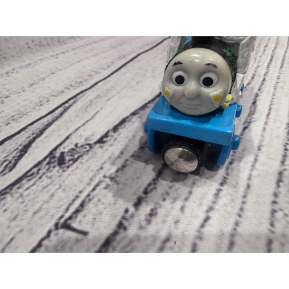 Vintage Thomas & Friends Wooden Railway Thomas Comes to Breakfast - Picture 4 of 6